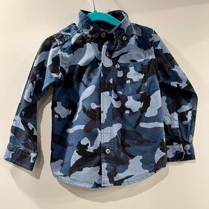 Children’s place 2T camouflage shirt in perfect condition